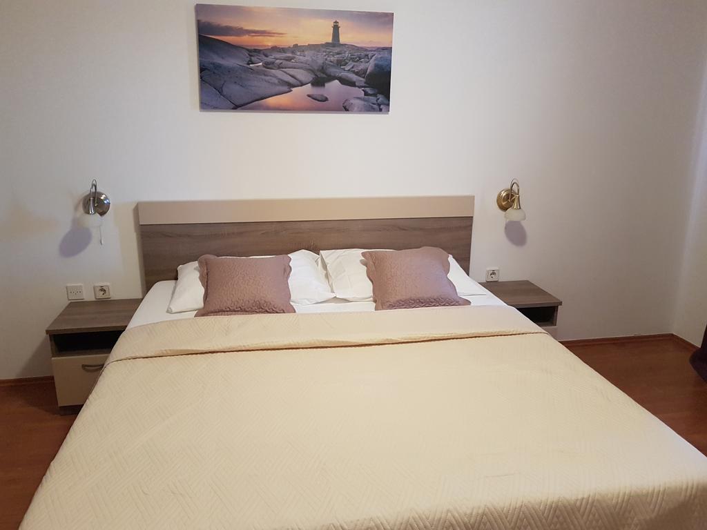 Pansion Marco Polo Hotel Petrcane Ngoại thất bức ảnh