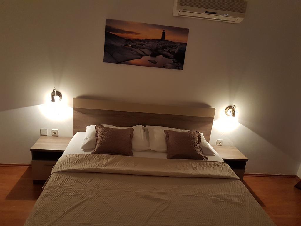 Pansion Marco Polo Hotel Petrcane Ngoại thất bức ảnh