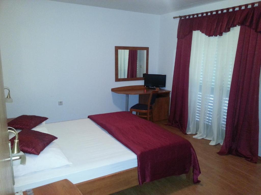 Pansion Marco Polo Hotel Petrcane Ngoại thất bức ảnh