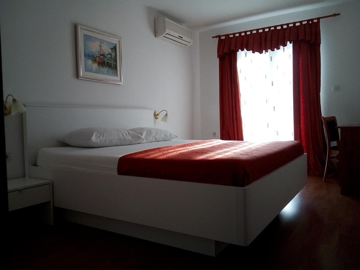 Pansion Marco Polo Hotel Petrcane Ngoại thất bức ảnh